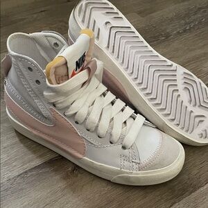 Nike Women's Sneakers - White and Pink